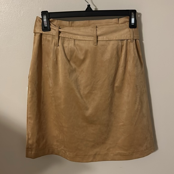 Loft Tan Skirt with belt and pockets size 4 - Picture 3 of 6